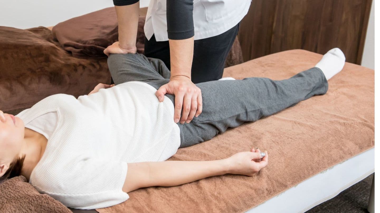 ストレッチする女性